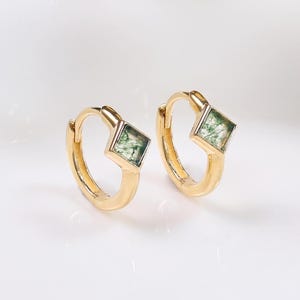 Pendiente de aro de ágata musgosa de oro macizo de 14 quilates, pendientes de aro Huggie de oro macizo, aro de ágata musgosa cuadrado, perforación del lóbulo de la oreja Daith Tragus Helix de oro.