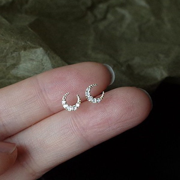 10K Solid Gold crescent moon earrings,solid gold earrings,celestial earrings,minimalist earrings,dainty earrings,Moon Studs Earring