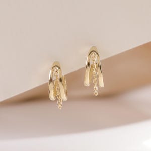 Orecchino a cerchio con catena pendente in oro massiccio 14 carati, orecchino a cerchio Huggie con catena in oro massiccio, orecchino a cerchio minimalista con catena a goccia in oro