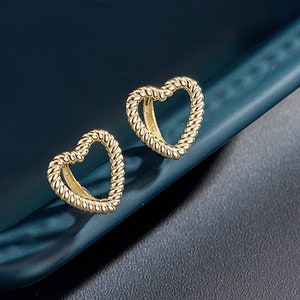 14K Solid Gold Rope Heart Earrings, Twist Heart Hoop, Small Hoop Earrings, Heart Hoop Earrings, Minimalist Design, Elegant Jewelry for her.