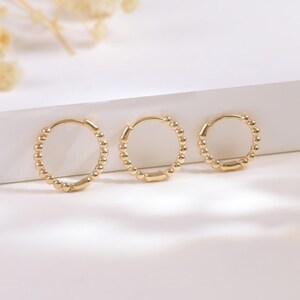 10K Solid Gold 5 mm, 6 mm, 7 mm, 8 mm, 9 mm, 10 mm Huggie Hoop, kleine Mini kleine Bead Creolen, zierliche Solid Gold Knorpel Helix Alltagsring