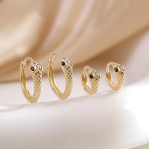 Orecchino a cerchio a forma di serpente in oro massiccio 14 carati con diamanti, delicato cerchio a forma di serpente con gemma verde nera in oro, cerchio a forma di cartilagine testurizzata