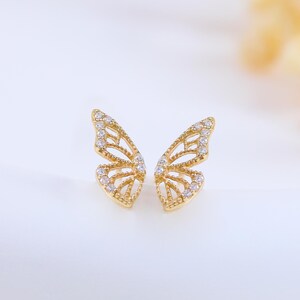 Pendiente de mariposa de oro macizo de 14 quilates, delicado pendiente de circonita cúbica con espejo, pendiente de mariposa con gema diminuta en la parte posterior, regalo para ella