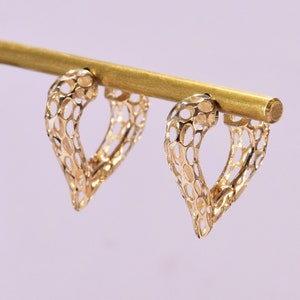 Pendiente de aro hueco con forma de corazón de oro macizo de 10 quilates, aro huggie de oro macizo con forma de corazón, joyería minimalista hecha a mano.