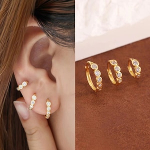 10K Solid Gold Diamant Creolen, Solid Gold Huggie Creolen, moderner minimalistischer Schmuck, handgefertigtes elegantes Design, Geschenk für sie.