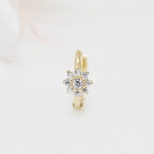 14K ソリッド ゴールド 6.3 mm ヘリックス イヤリング、ソリッド ゴールド ダイヤモンド スター ヒギー フープ イヤリング、ゴールド 軟骨ピアス フープ イヤリング、彼女への素敵なギフト。