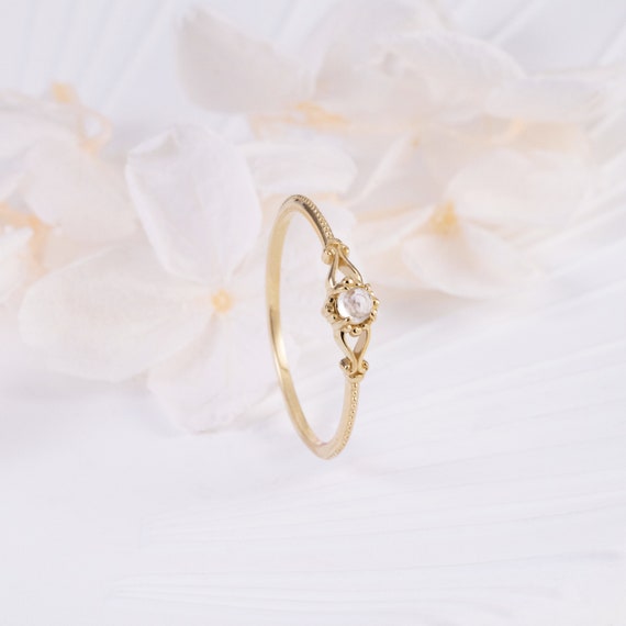 10k or 14k White Gold Round Gemstone Filigree Detailed Ring 10k or 14k White Gold Round Gemstone Filigree Detailed Ring