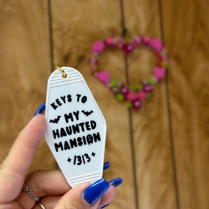 Keys to my haunted mansion  Motel Keychain, Keychains, Car Accessories, key chain for women, keychain favors, Halloween decor, halloween