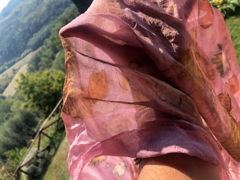 Sciarpe in pura seta, eco stampate, colori naturali, scialli eco-print, wool scarf eco printed, shawl eco dyed only natural botanical dye immagine 3