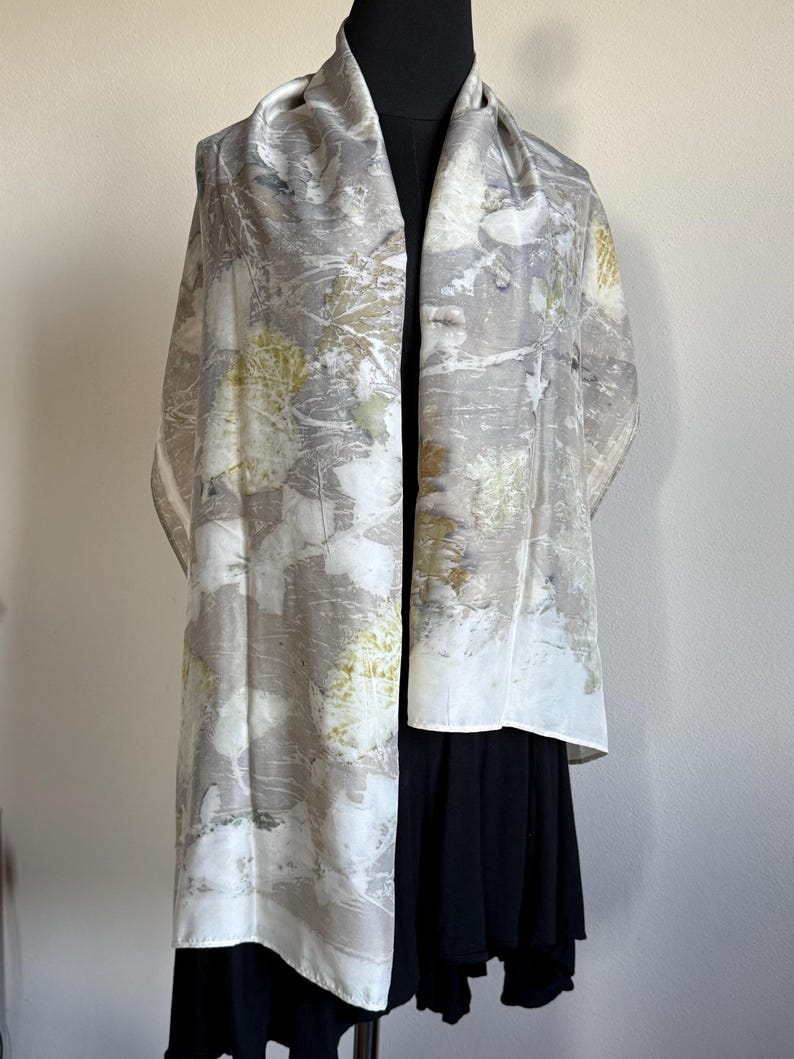 Sciarpe in pura seta, eco stampate, colori naturali, scialli eco-print, wool scarf eco printed, shawl eco dyed only natural botanical dye Grigio 45cmx160cm