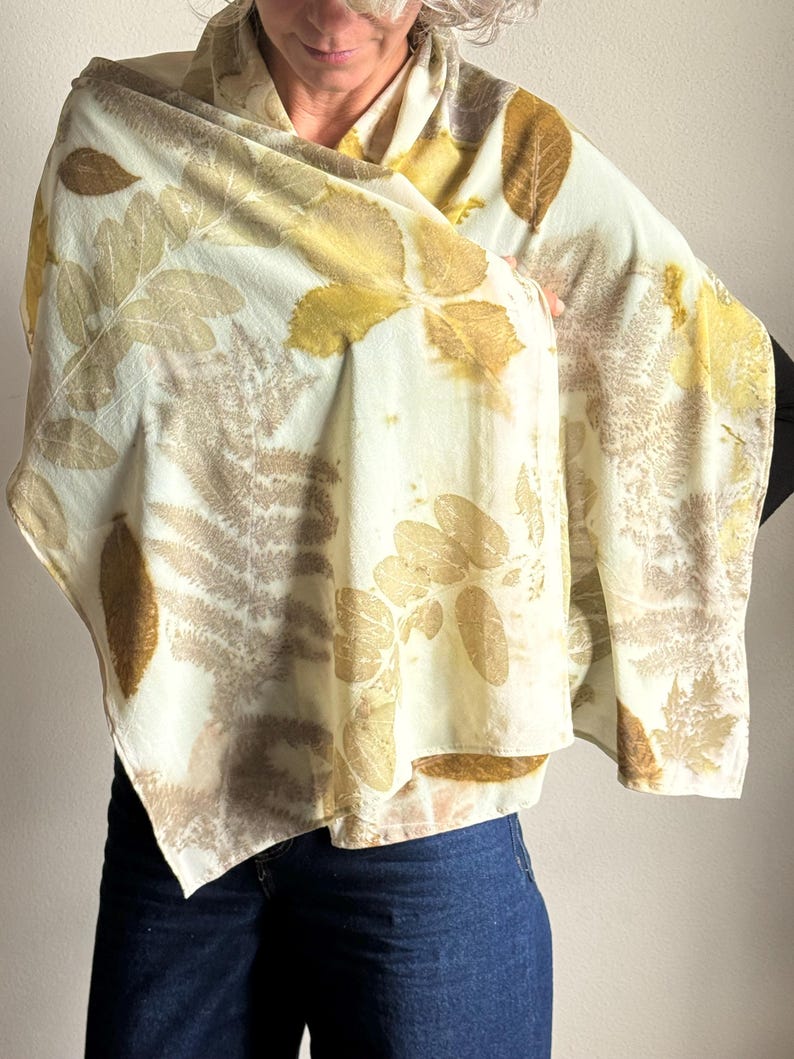 Sciarpe in pura seta, eco stampate, colori naturali, scialli eco-print, wool scarf eco printed, shawl eco dyed only natural botanical dye white 45x150cm