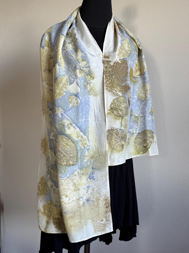 Sciarpe in pura seta, eco stampate, colori naturali, scialli eco-print, wool scarf eco printed, shawl eco dyed only natural botanical dye Light Blu 45x160cm