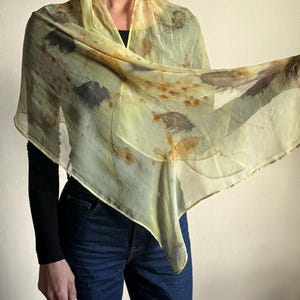 Sciarpe in pura seta, eco stampate, colori naturali, scialli eco-print, wool scarf eco printed, shawl eco dyed only natural botanical dye Giallo 55.x140cm
