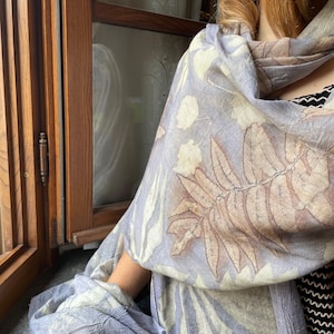 Sciarpe in pura seta, eco stampate, colori naturali, scialli eco-print, wool scarf eco printed, shawl eco dyed only natural botanical dye immagine 2