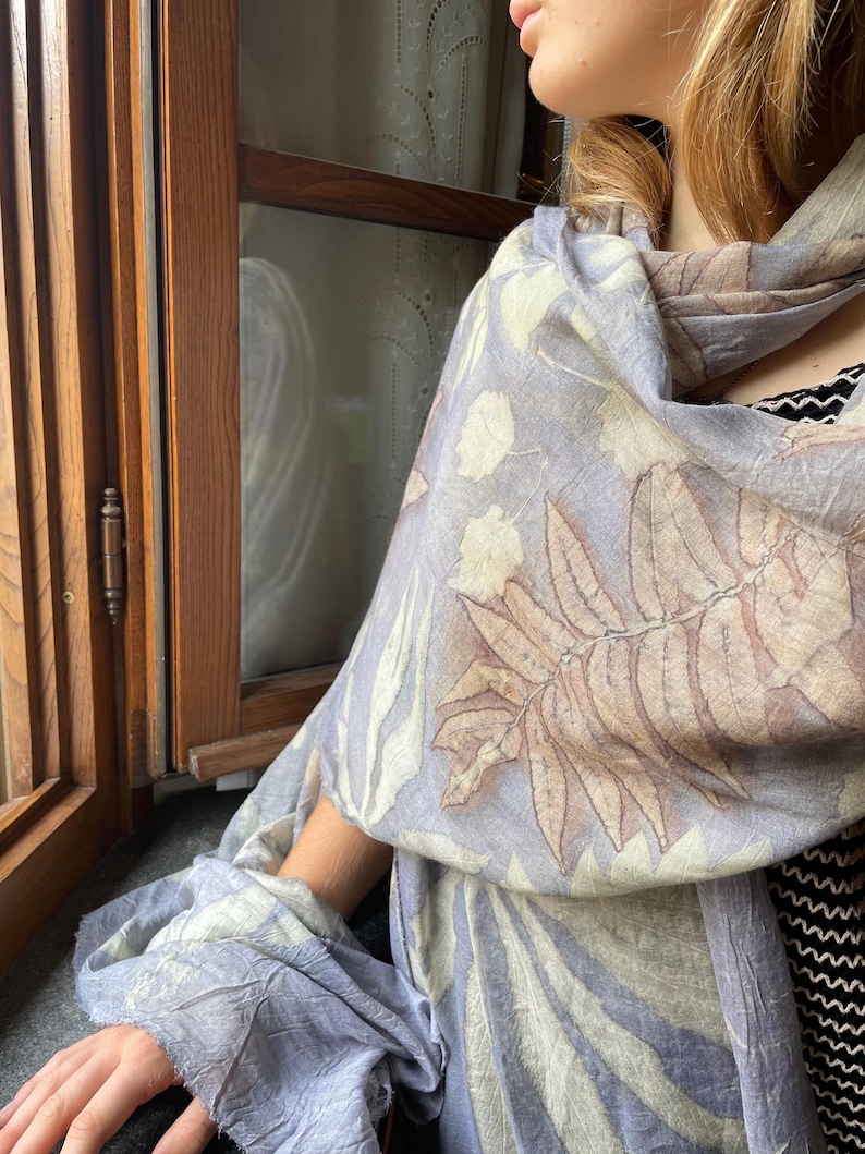Sciarpe in pura seta, eco stampate, colori naturali, scialli eco-print, wool scarf eco printed, shawl eco dyed only natural botanical dye immagine 2