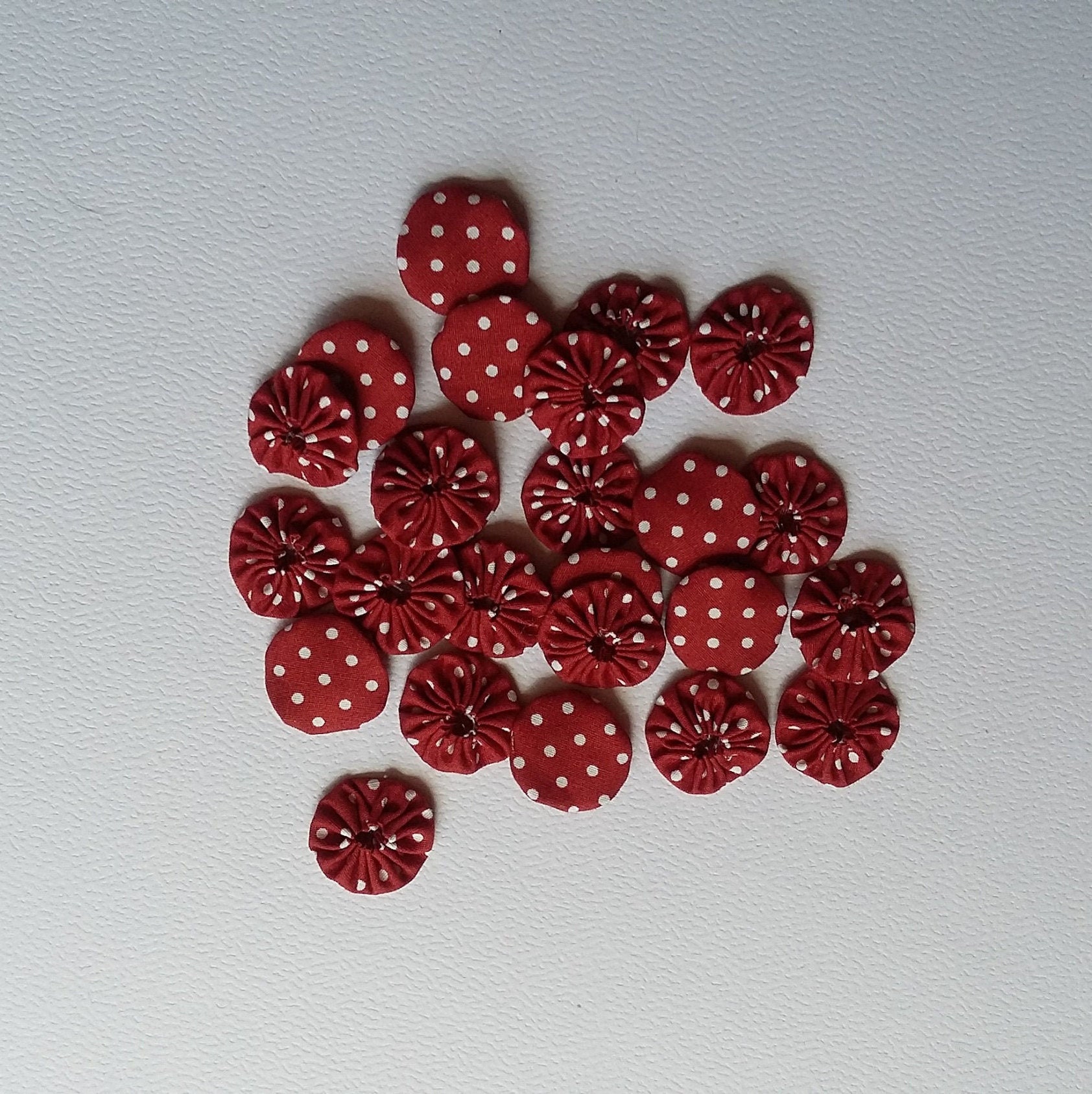 Lot de 10 Yoyos Fleurs en Tissu à Pois 2cm50, 1 Pouce, Pour Applique Dans Courtepointe, Embellisseme