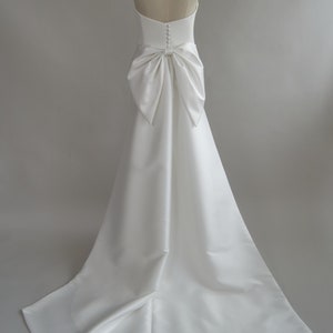 white detachable train