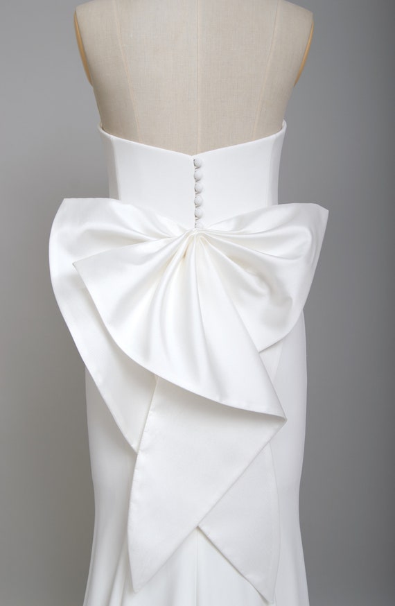large satin bow for wedding dress Eve Detachable Wedding Dress Bow, Wedding Bow, Bridal Bow, Large Wedding Bow, Bridal Gown Bow