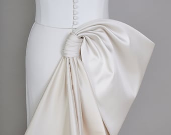 River Detachable Train Bow, Detachable Wedding Train, Wedding Train, Detachable Bridal Train, Removable Dress Train, White Wedding Train