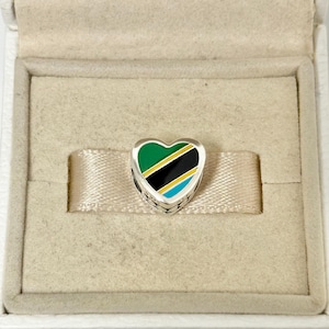 Pandora Förenade Republiken Tanzania Flagga Hjärtpärla Berlock S925 Sterling Silver Smycken för Armband för Halsband Blandad Emalj med Presentask