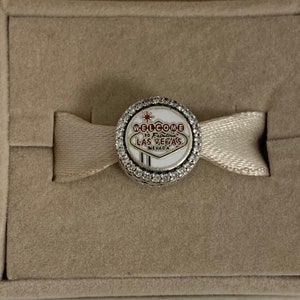 Charm de botón con circonita cúbica y símbolo de Las Vegas de Pandora, exclusivo de Las Vegas, plata de ley S925, para pulseras, collares y colgantes, esmaltado.