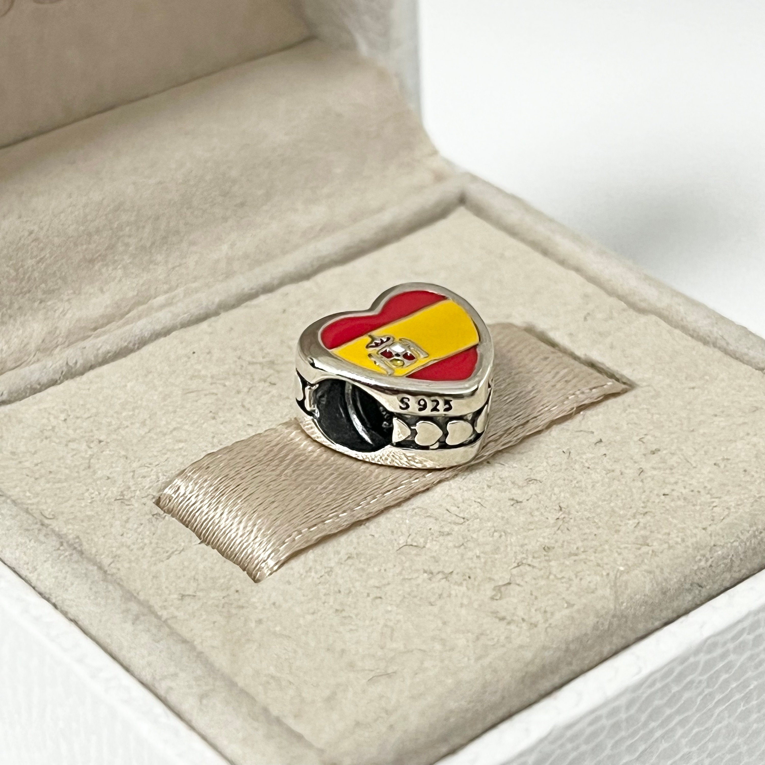 pandora-spain-flag-travel-exclusive-heart-bead-charm-s925-sterling