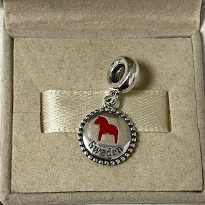 Pandora Schweden Schriftzug Suécia Dalapferd Dala Horse Dangle Charm, prata S925 para pulseira/colar, esmalte misto, com caixa de presente
