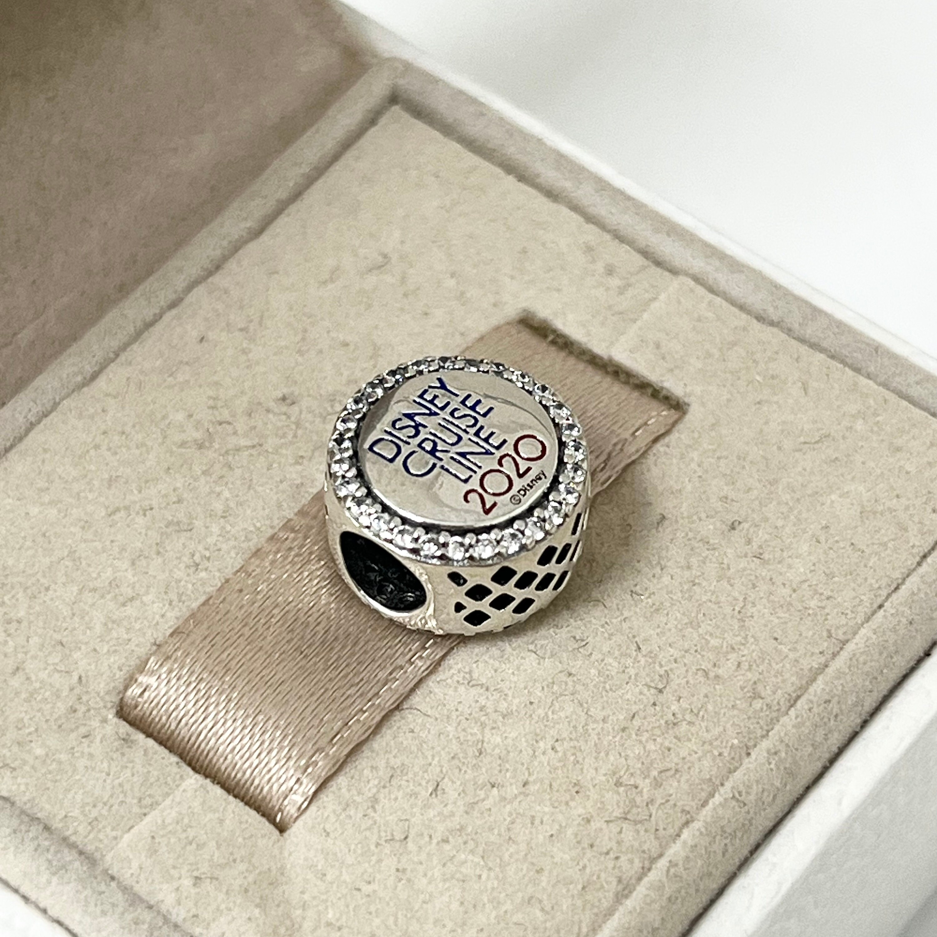 アクセサリー Pandora Disney Mickey SnowMan 2020 charm s-l400.jpg