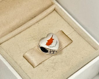 Charm Pandora LOVE Cyprus Heart Bead de plata de ley 925, joyería de viaje para pulsera y collar, esmalte mixto con caja de regalo.