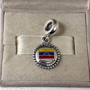 Pandora Venezuela Flag Dangle Charm Colgante Viaje S925 Joyería de plata esterlina para pulsera Esmalte mixto, con caja de regalo