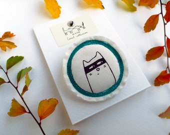 Silly cat burglar Brooch