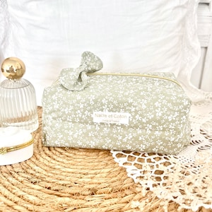 Trousse de toilette fleurie vert sauge , idée cadeau femme bébé