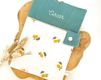 Protège carnet de santé personnalisé ,gaze de coton vert et citron,cadeau de naissance bébé