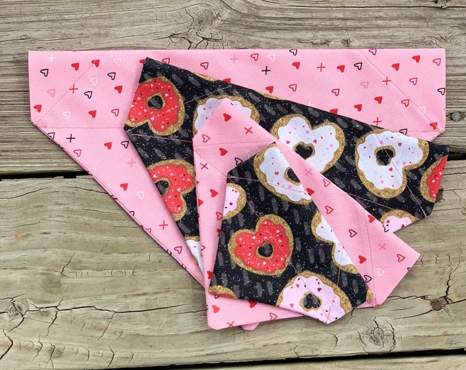 Valentine Dog Bandana Over the Collar Valentie/'s Day Donuts Hearts