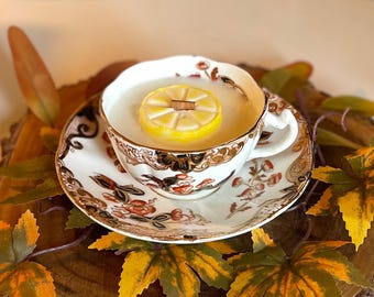 Pretty handmade lemon tea vintage Wildblood & Heath teacup candle.  Scented with lemon with wax lemon slice. Unusual gift.