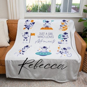Personalisierte Astronauten-Decke, nur ein Mädchen, das Astronauten-Decke liebt, Weltraumforschungs-Decke, Kinderastronauten-Liebhaber-Geschenk