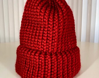 Cappello in maglia rossa silenziato