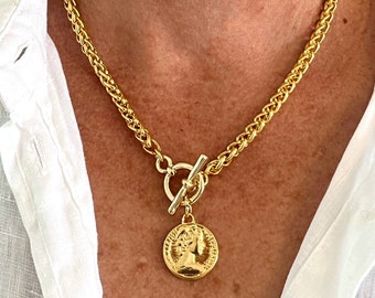 Toggle necklace with gold coin, Gold toggle necklace,  Gold chain necklacde, Toggle necklace