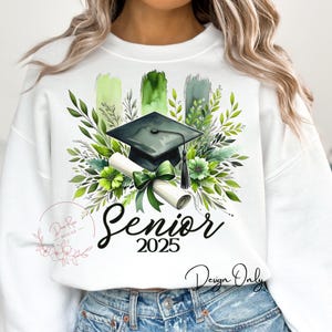 Diseño PNG de chica de graduación verde, archivos PNG de último año de 2025, sublimación de lazo verde, camiseta PNG, birrete de graduación digital PNG