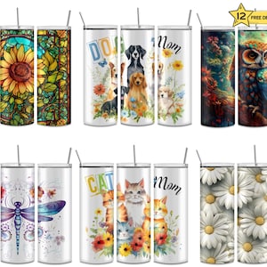 Pode incluir: Uma cole&ccedil;&atilde;o de doze copos cil&iacute;ndricos com palhinhas, apresentando v&aacute;rios designs gr&aacute;ficos, incluindo girass&oacute;is em vitral, c&atilde;es com o texto DOG Mom, corujas coloridas, lib&eacute;lulas, gatos com o texto CAT Mom e margaridas brancas.
