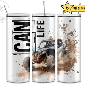 Puede incluir: Tres vasos de acero inoxidable blancos con un diseño de un vehículo todoterreno lado a lado conduciendo por el barro y la tierra. Los vasos tienen las palabras "CAN DO LIFE" impresas.