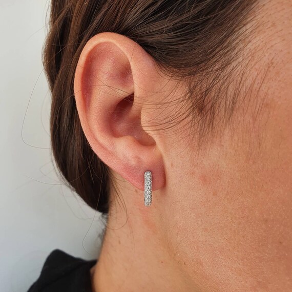 Beautiful diamond earrings - new old stock - 18 ct