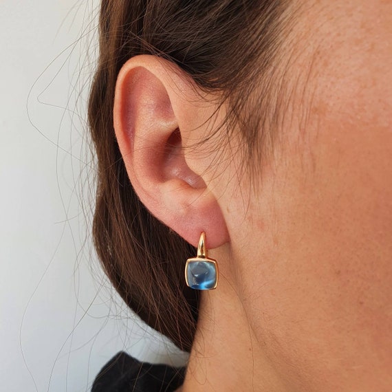 Beautiful earrings - new old stock - 18 ct gold ea