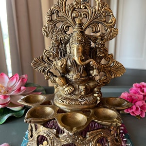 Antike Messing Ganesh Diya: Göttliche Erleuchtung