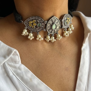 Beautiful Monalisa Choker with Statement Earrings