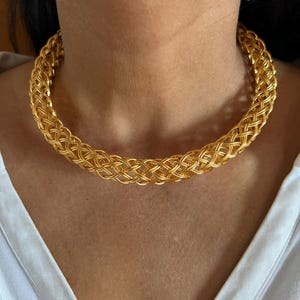 Statement Goldene texturierte Hasli Halskette