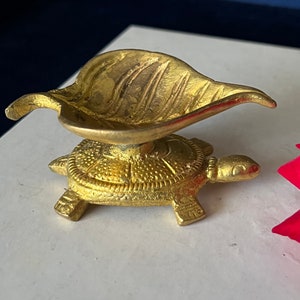 真鍮製のトータスディヤ - 安らぎを照らす