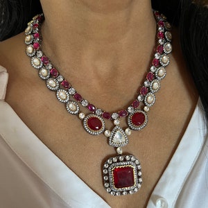 Viktorianische Halskette mit Ohrringen - Königliche Eleganz für Hochzeitsfeiern!