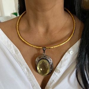 Hasli Necklace with Pretty Pendant