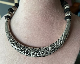 Silver hasli best sale necklace